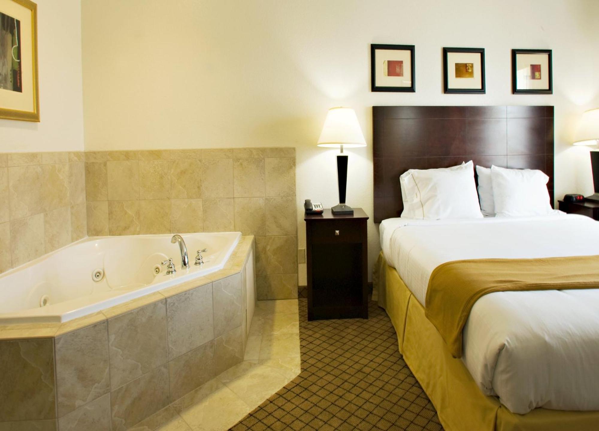 Holiday Inn Express Childress By Ihg Bagian luar foto