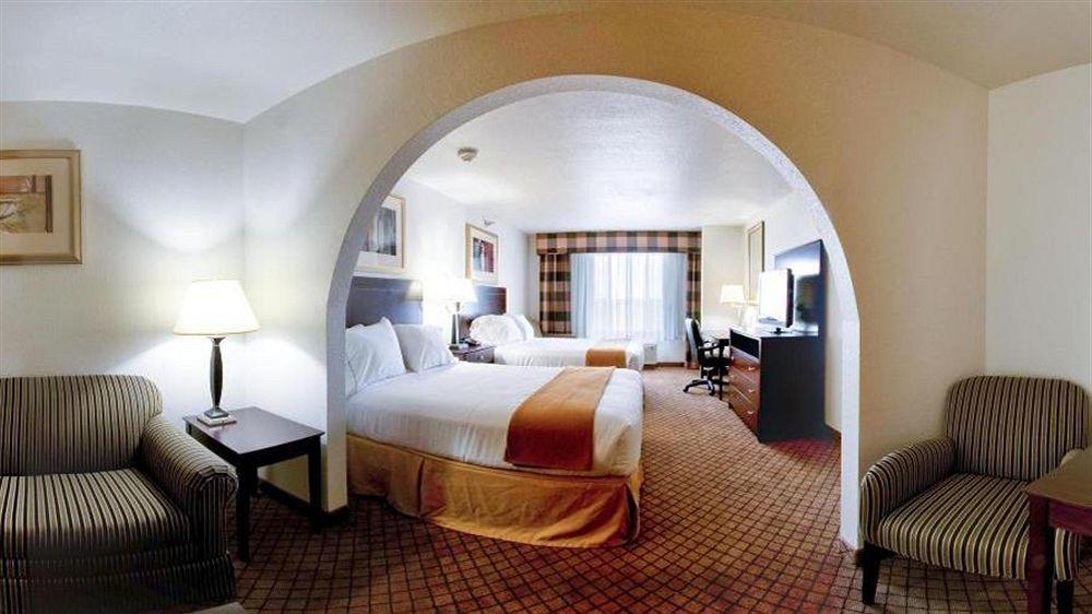 Holiday Inn Express Childress By Ihg Bagian luar foto