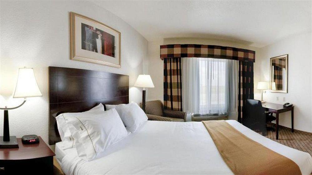 Holiday Inn Express Childress By Ihg Bagian luar foto