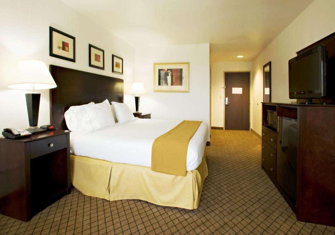 Holiday Inn Express Childress By Ihg Bagian luar foto